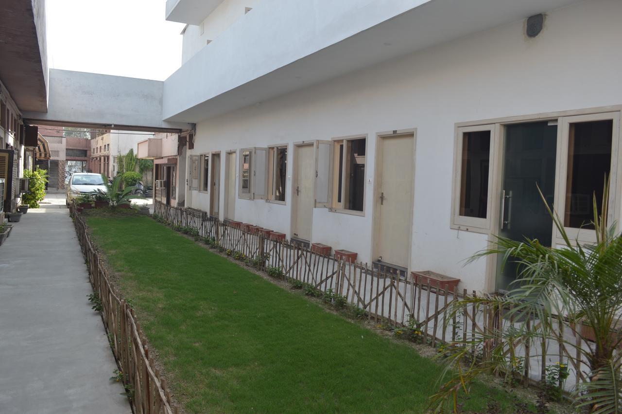 Hotel Palace Amritsar Exterior foto